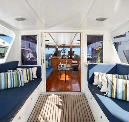 Charming Boat In Barcelona - Perfect Getaway Hotell Sant Adrià de Besòs Exteriör bild
