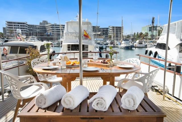 Charming Boat In Barcelona - Perfect Getaway Hotell Sant Adrià de Besòs Exteriör bild
