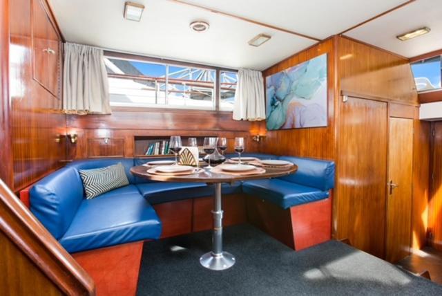 Charming Boat In Barcelona - Perfect Getaway Hotell Sant Adrià de Besòs Exteriör bild