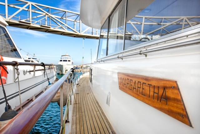 Charming Boat In Barcelona - Perfect Getaway Hotell Sant Adrià de Besòs Exteriör bild
