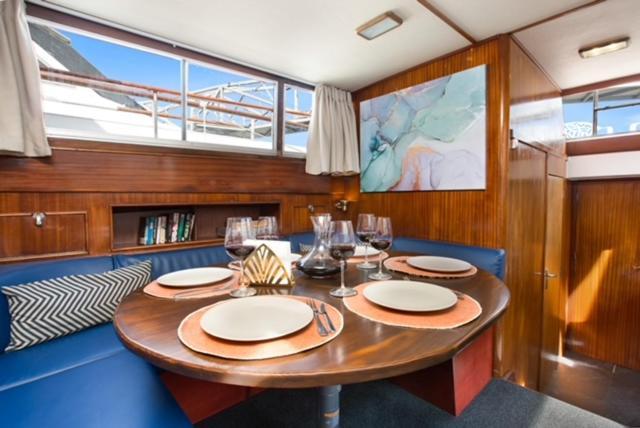 Charming Boat In Barcelona - Perfect Getaway Hotell Sant Adrià de Besòs Exteriör bild